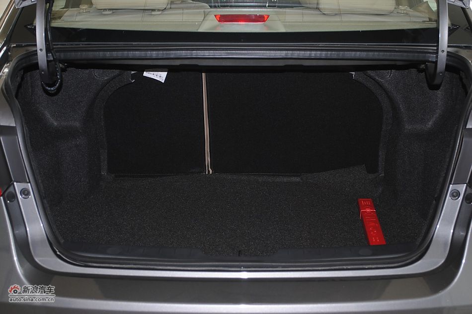 发动机、底盘悬挂及后备箱