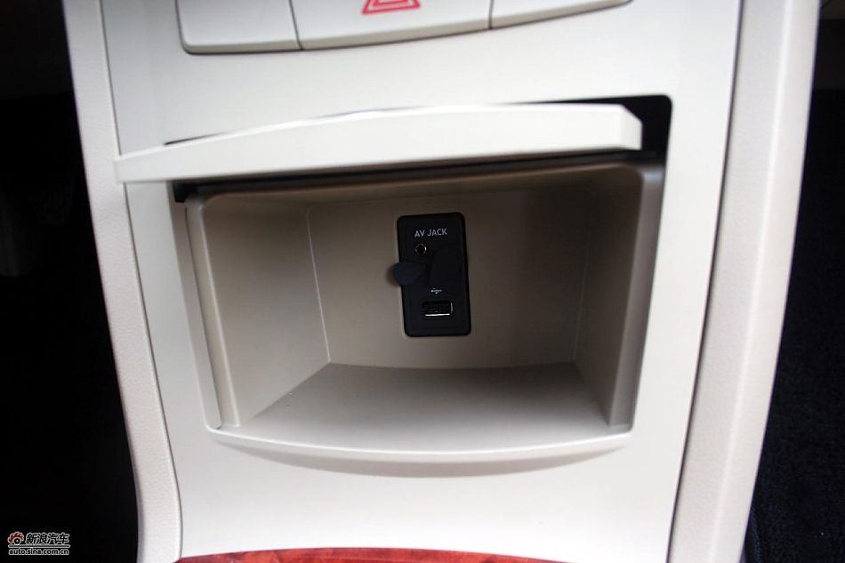 上海汽车荣威350内饰实拍