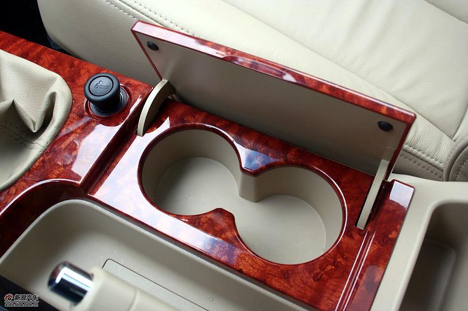 上海汽车荣威350内饰实拍