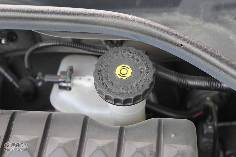 发动机、底盘悬挂及后备箱