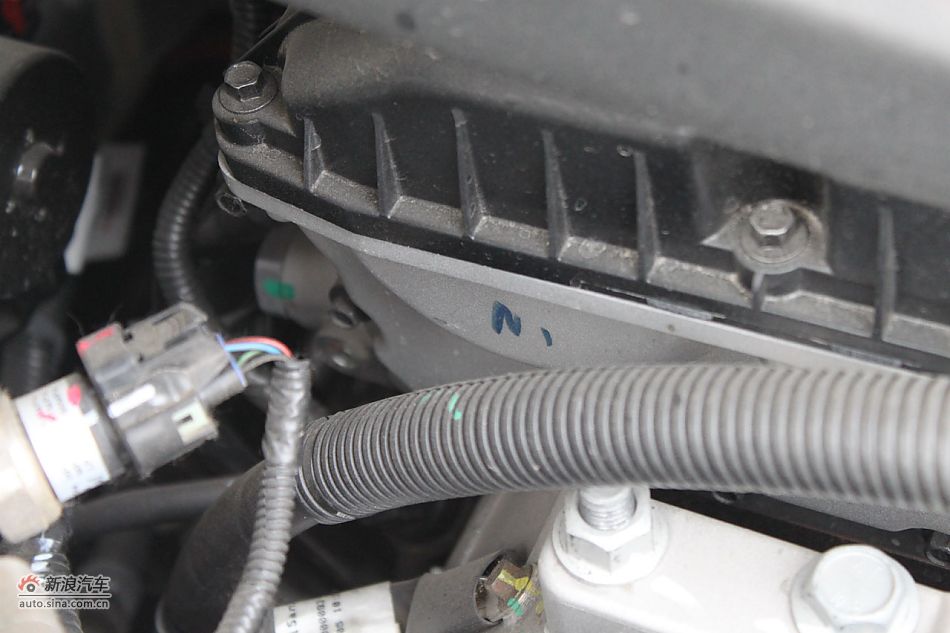 发动机、底盘悬挂及后备箱