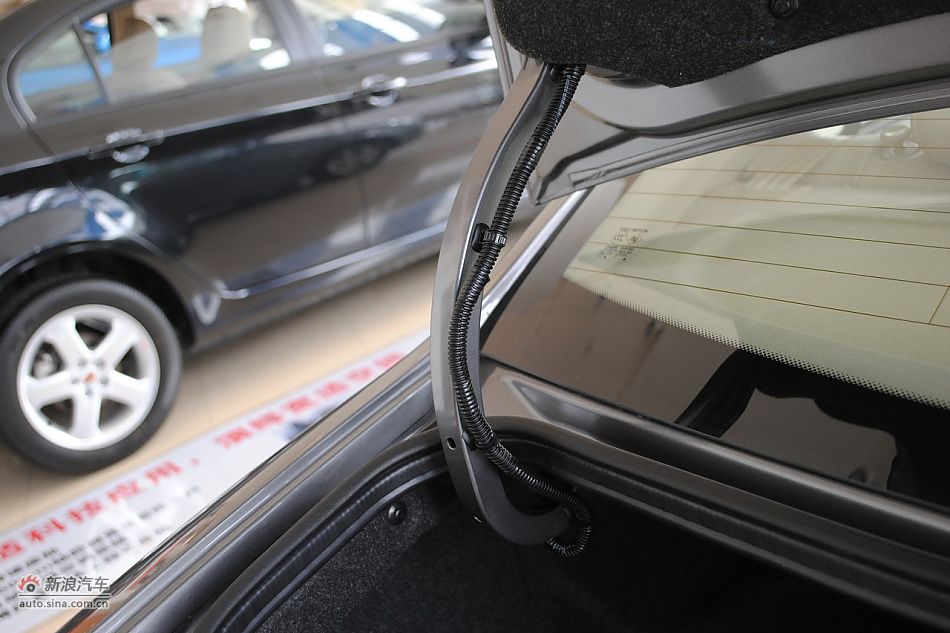 发动机、底盘悬挂及后备箱