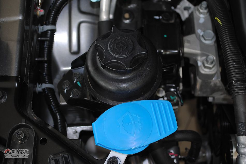 发动机、底盘悬挂及后备箱