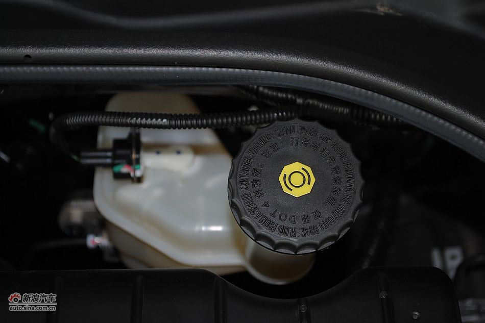 发动机、底盘悬挂及后备箱