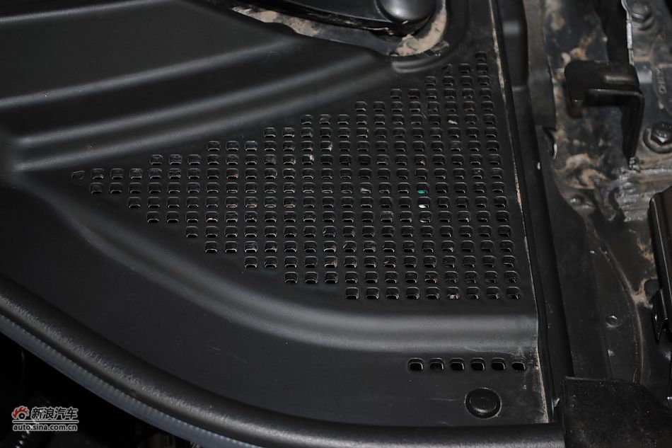 发动机、底盘悬挂及后备箱