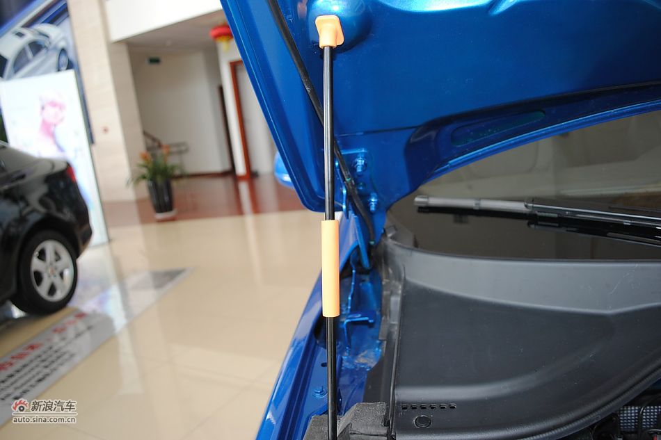 发动机、底盘悬挂及后备箱