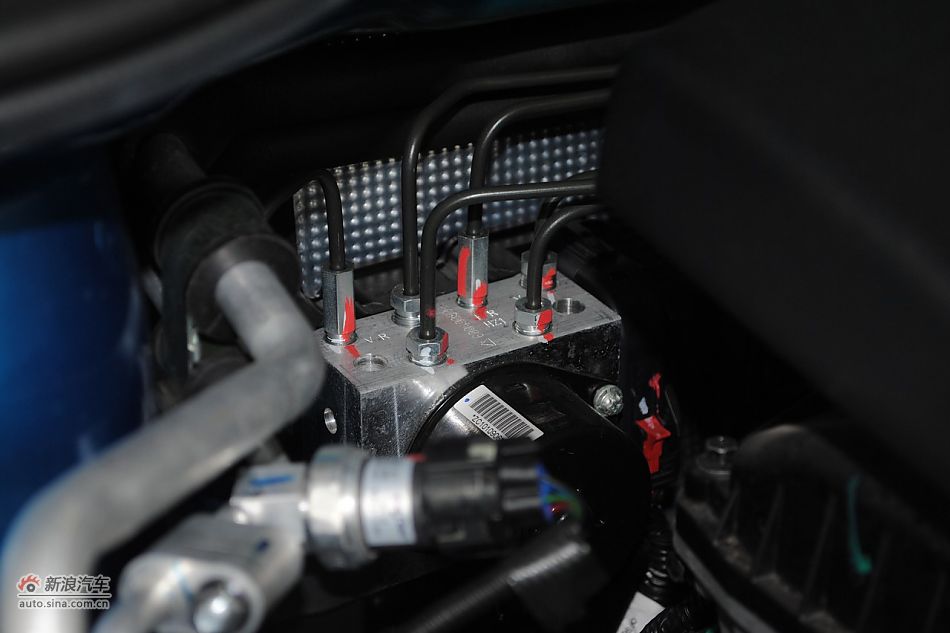 发动机、底盘悬挂及后备箱