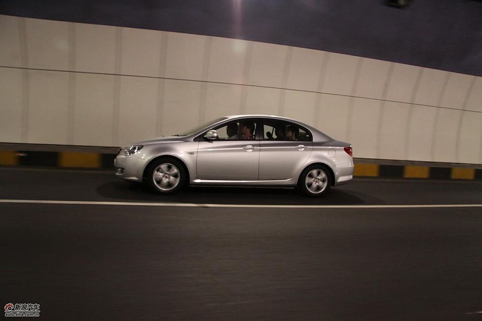 新浪汽车深圳试驾荣威350-动态