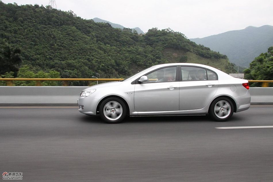 新浪汽车深圳试驾荣威350-动态