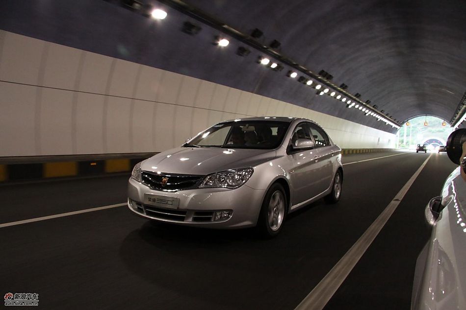 新浪汽车深圳试驾荣威350-动态