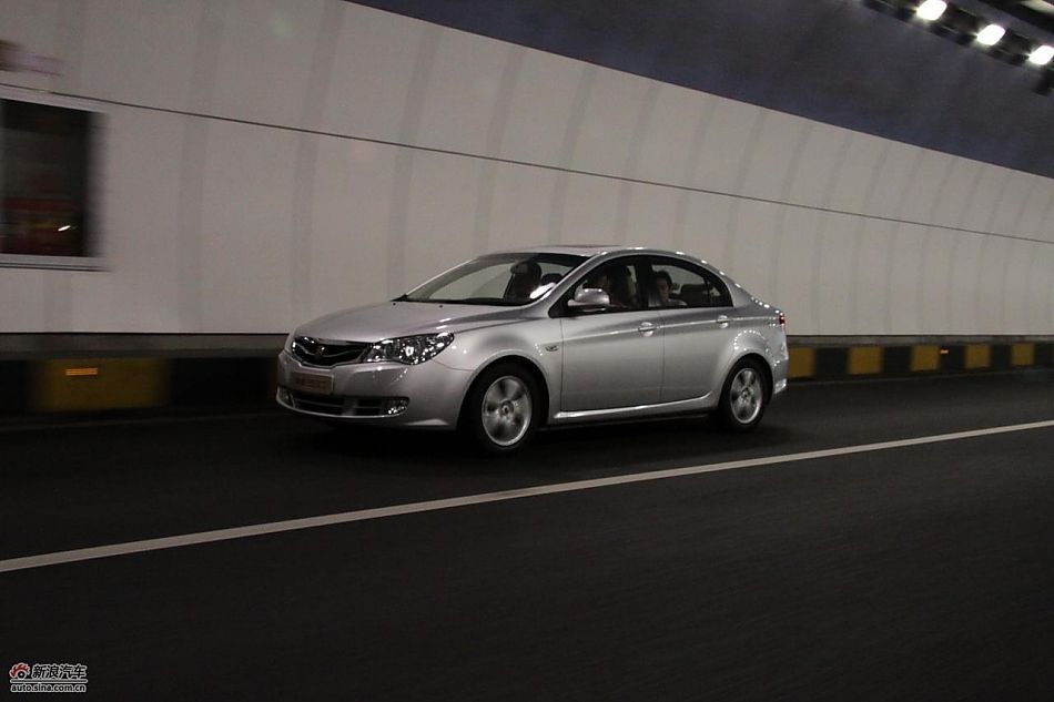 新浪汽车深圳试驾荣威350-动态