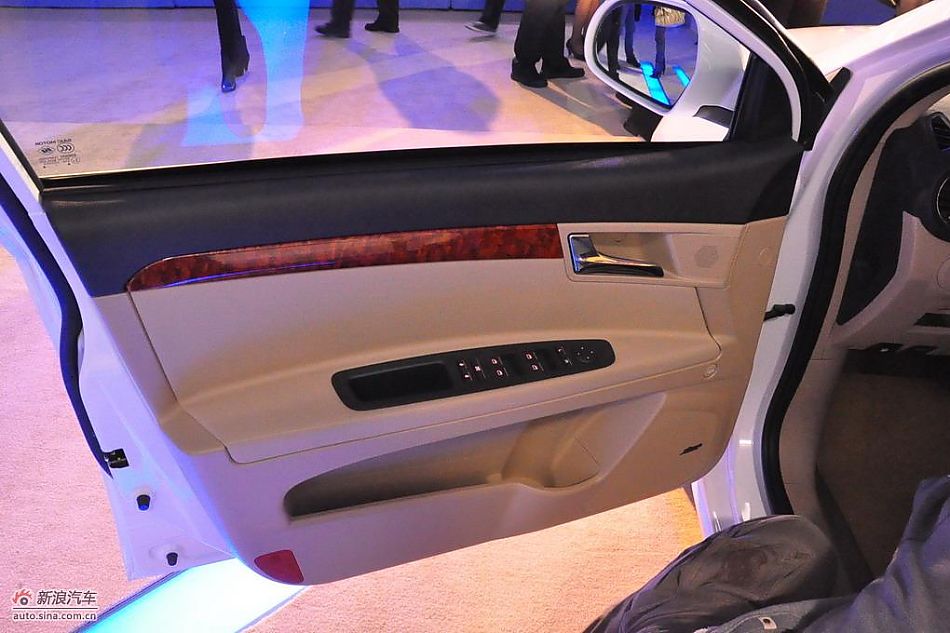 上汽荣威350下线现场新车图