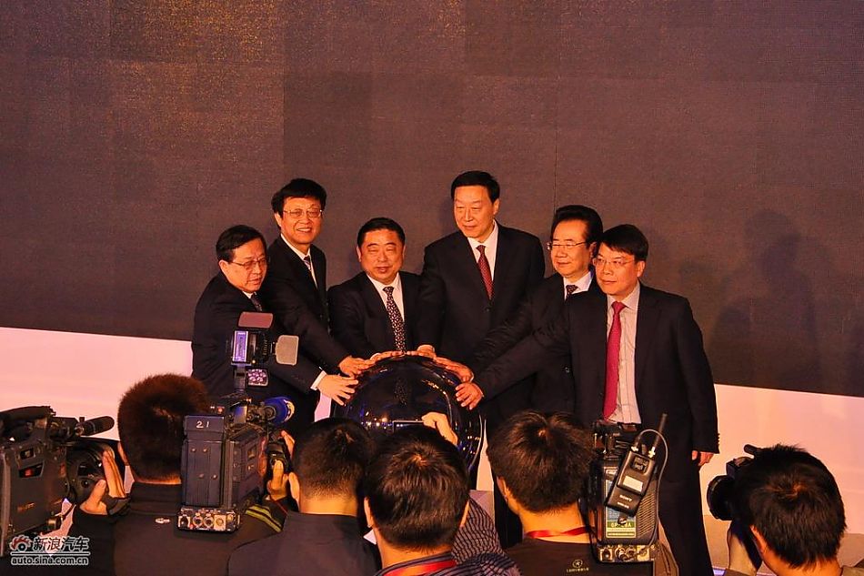 上汽荣威350下线现场图