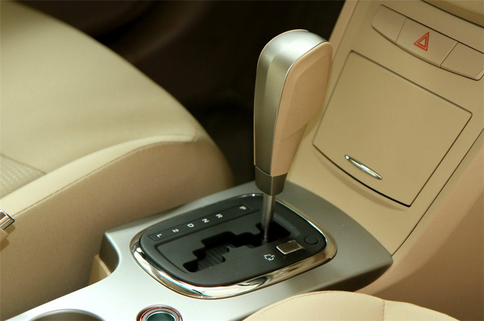 2013款 350S 1.5L AT 迅达版 座椅空间