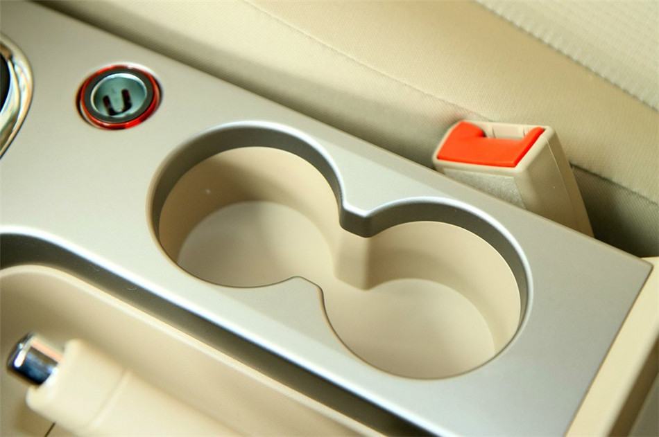 2013款 350S 1.5L AT 迅达版 座椅空间