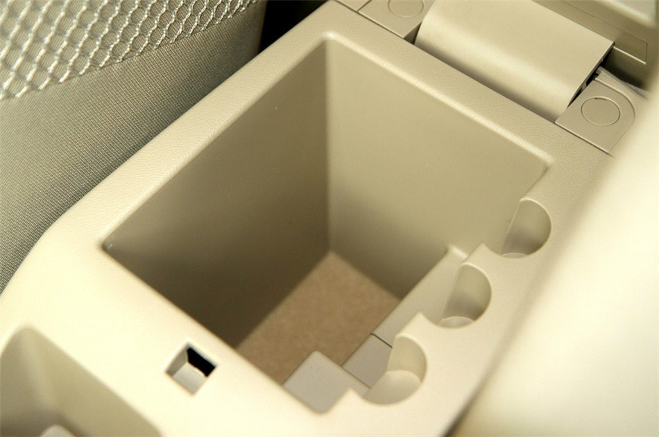 2013款 350S 1.5L AT 迅达版 座椅空间