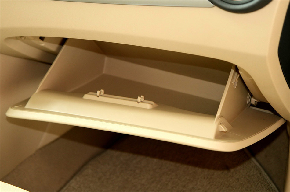 2013款 350S 1.5L AT 迅达版 座椅空间