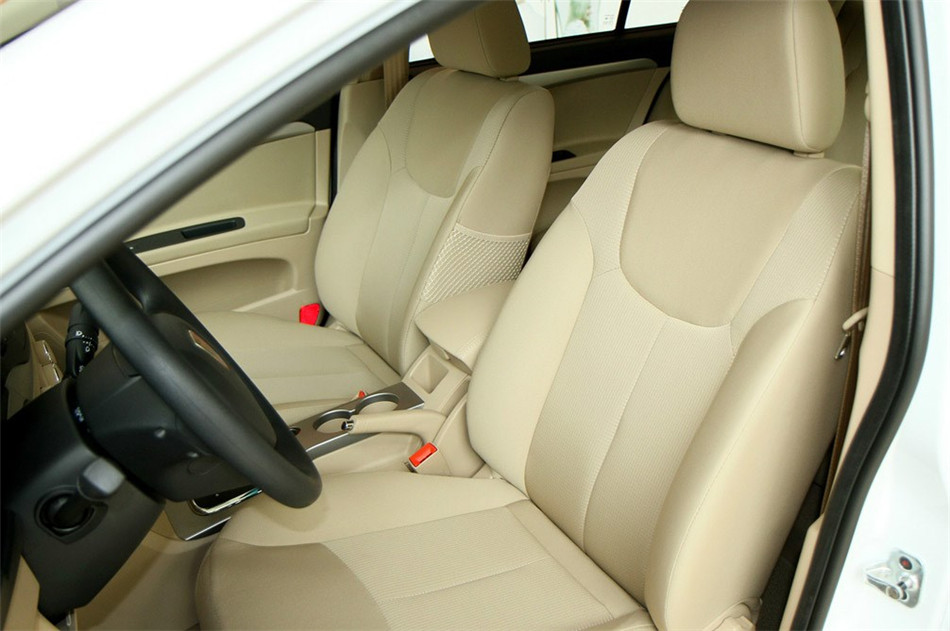 2013款 350S 1.5L AT 迅达版 座椅空间