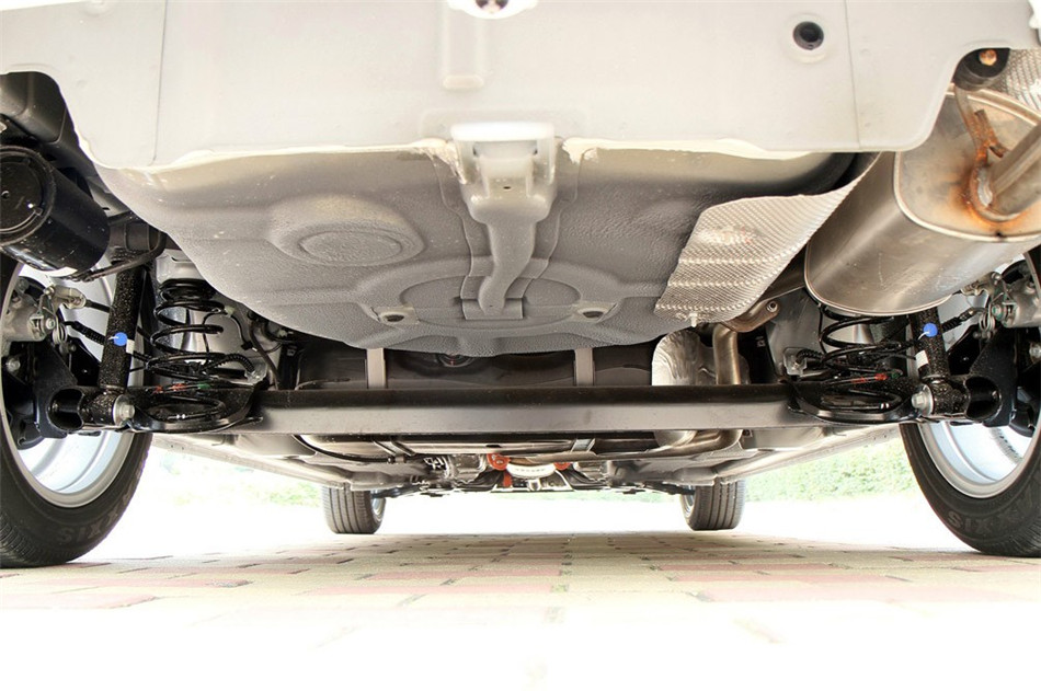 2013款 350S 1.5L AT 迅达版 引擎底盘