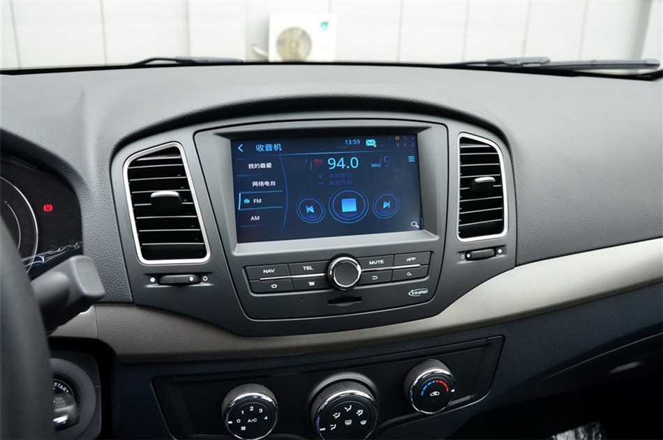 荣威350 2014款 350C 1.5L AT 迅悦版 内饰