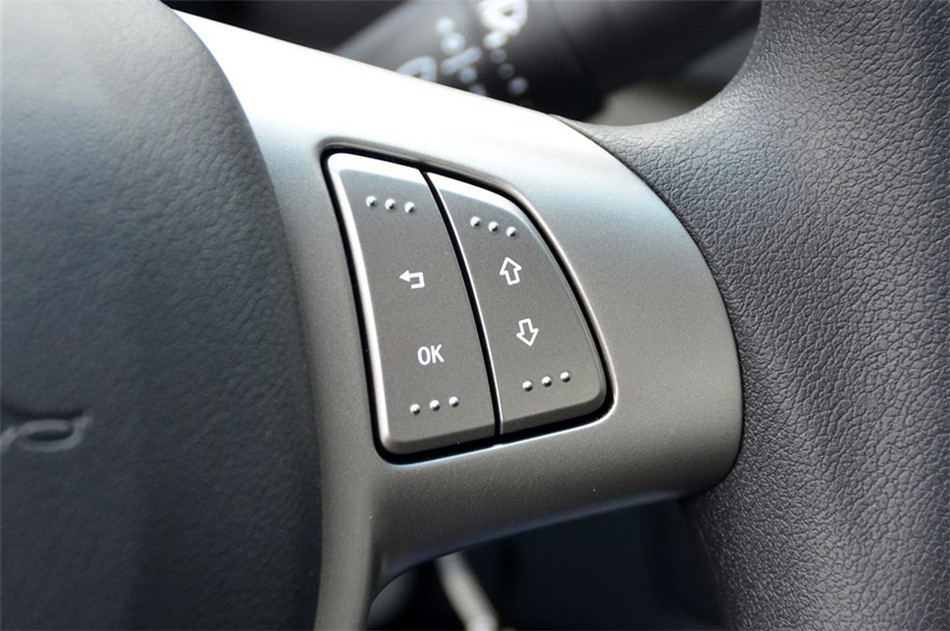 荣威350 2014款 350C 1.5L AT 迅悦版 内饰