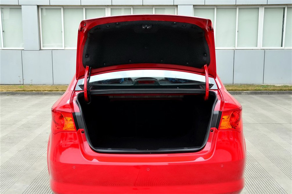 荣威350 2014款 350C 1.5L AT 迅悦版 座椅空间