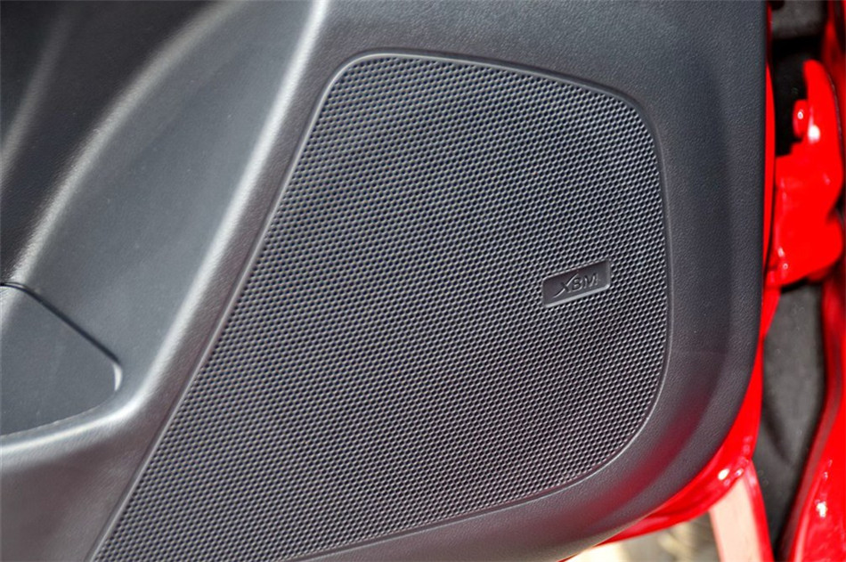 荣威350 2014款 350C 1.5L AT 迅悦版 座椅空间