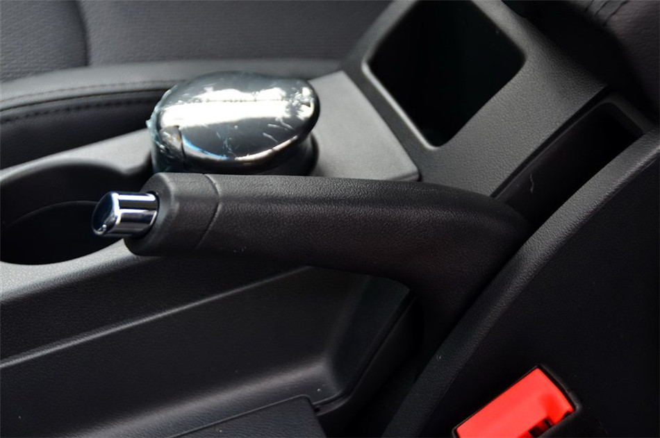 荣威350 2014款 350C 1.5L AT 迅悦版 座椅空间