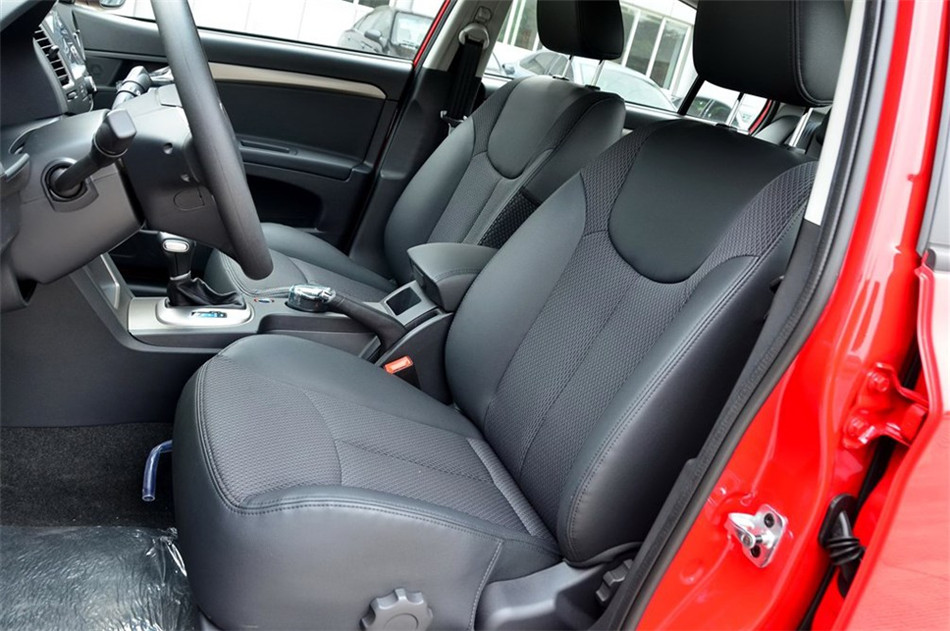 荣威350 2014款 350C 1.5L AT 迅悦版 座椅空间