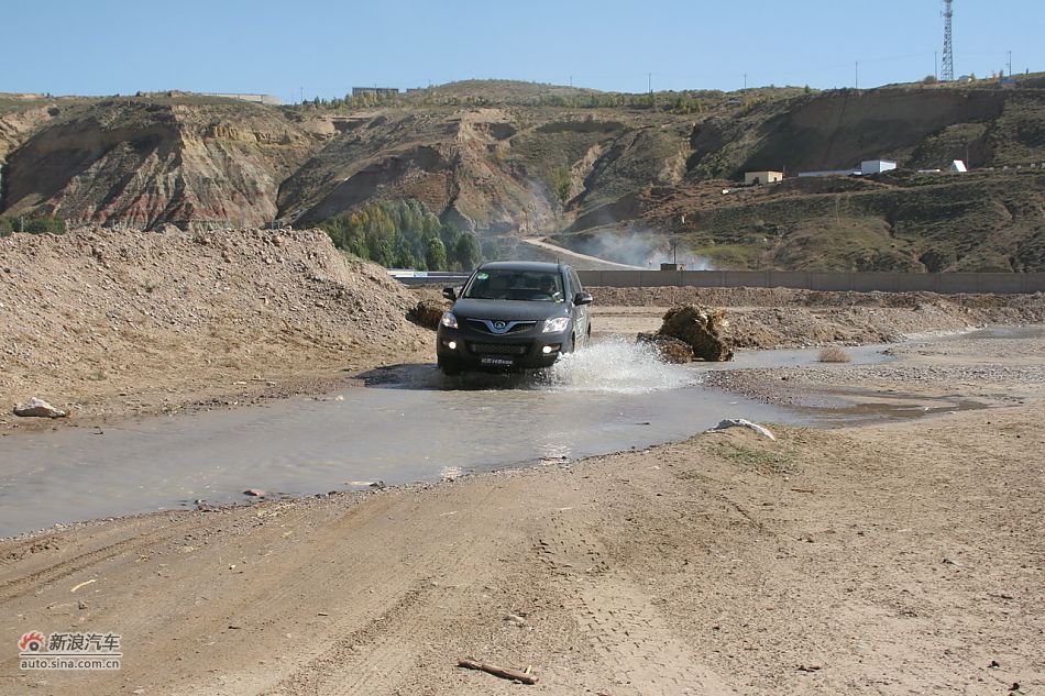 哈弗H5绿静2.0T沙漠河滩体验