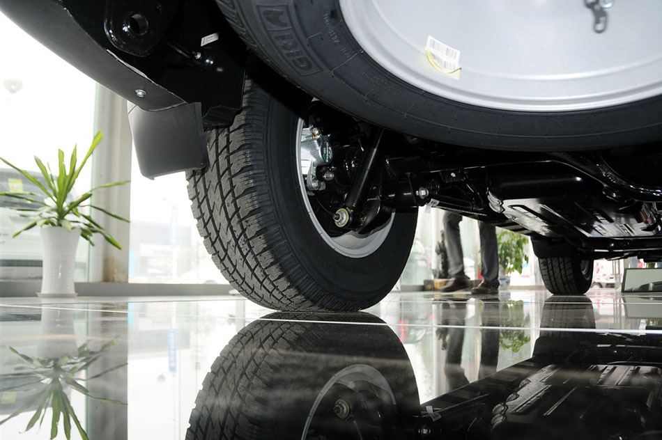 2015款 2.0T 手动四驱精英型 引擎底盘