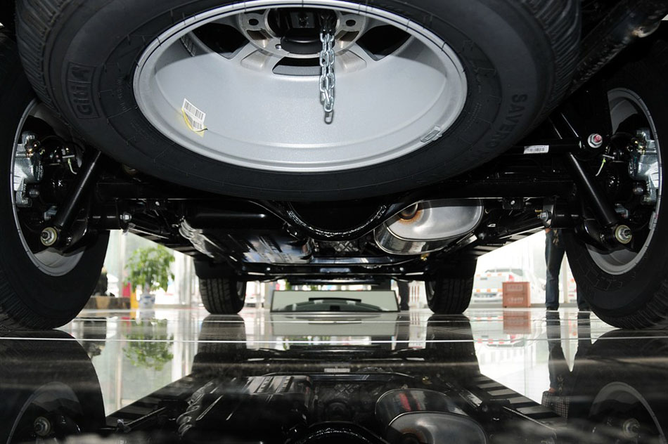 2015款 2.0T 手动四驱精英型 引擎底盘