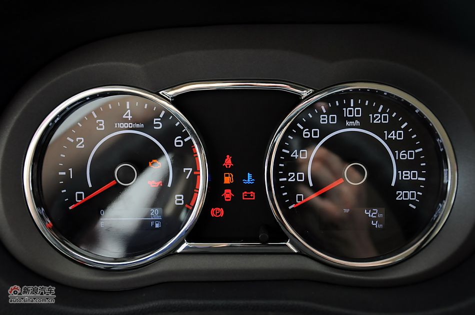 2012款腾翼C30 1.5手动豪华型