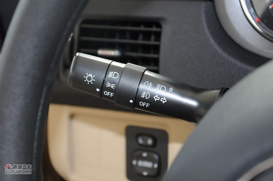 2012款腾翼C30 1.5手动豪华型