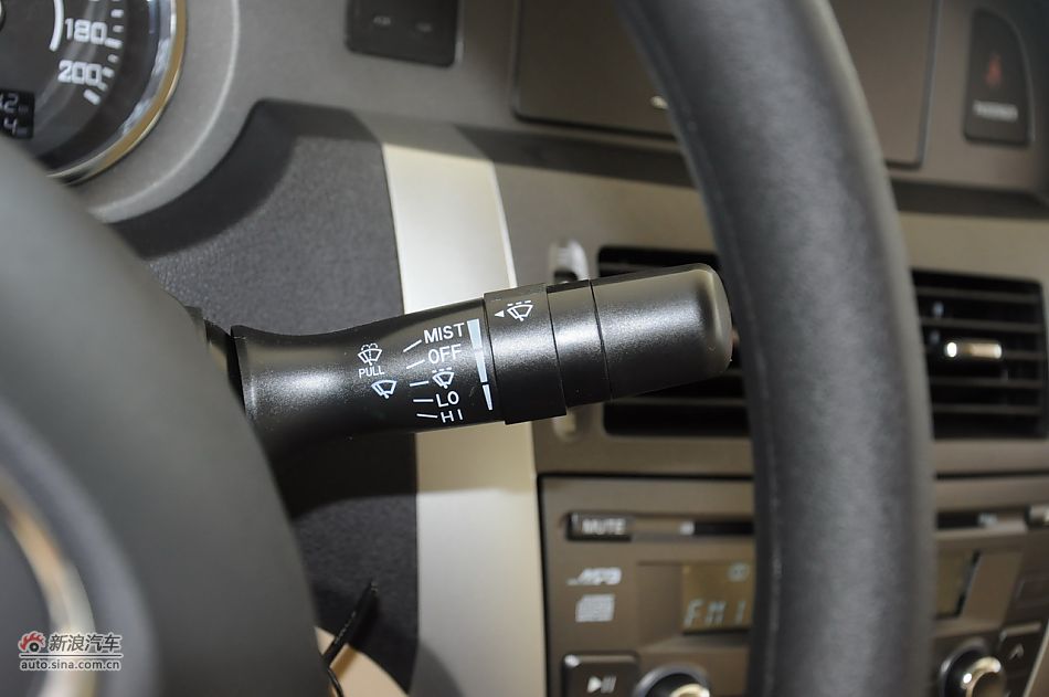 2012款腾翼C30 1.5手动豪华型