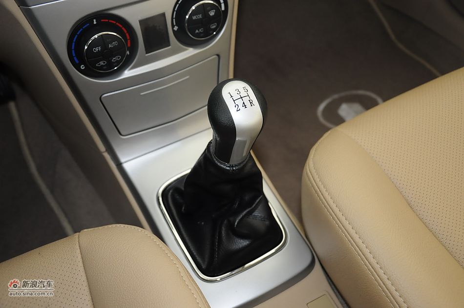 2012款腾翼C30 1.5手动豪华型