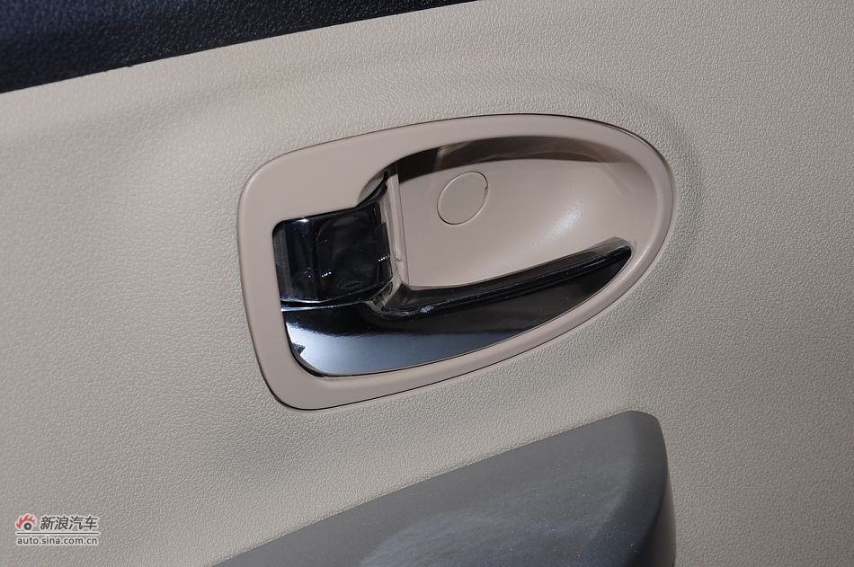 2012款腾翼C30 1.5手动豪华型