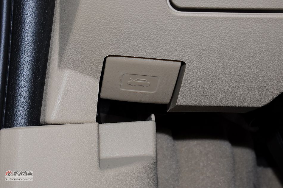 2012款腾翼C30 1.5手动豪华型