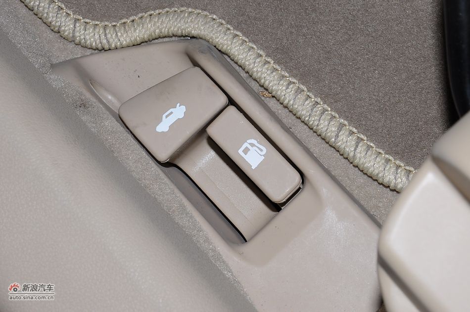 2012款腾翼C30 1.5手动豪华型