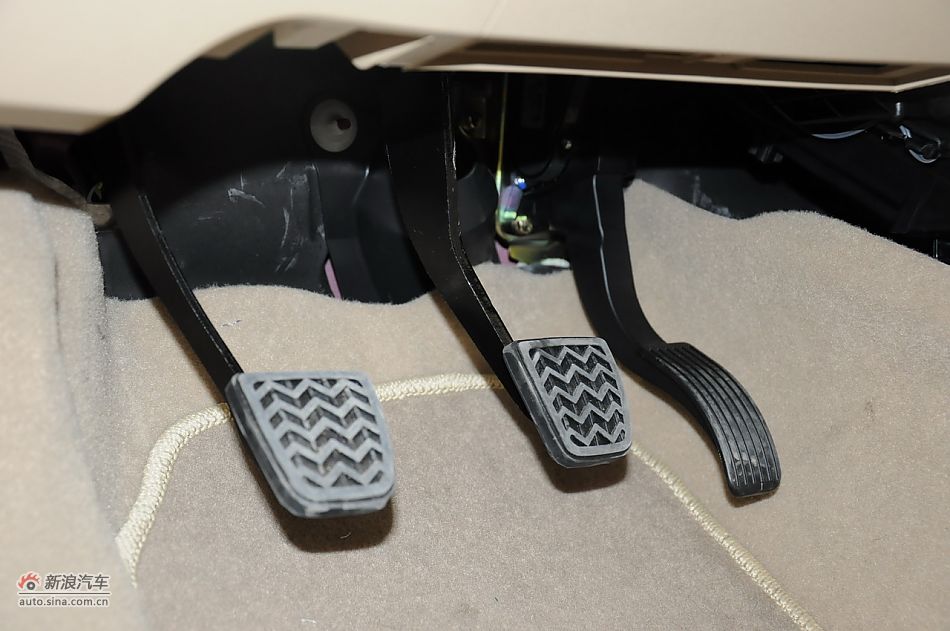 2012款腾翼C30 1.5手动豪华型