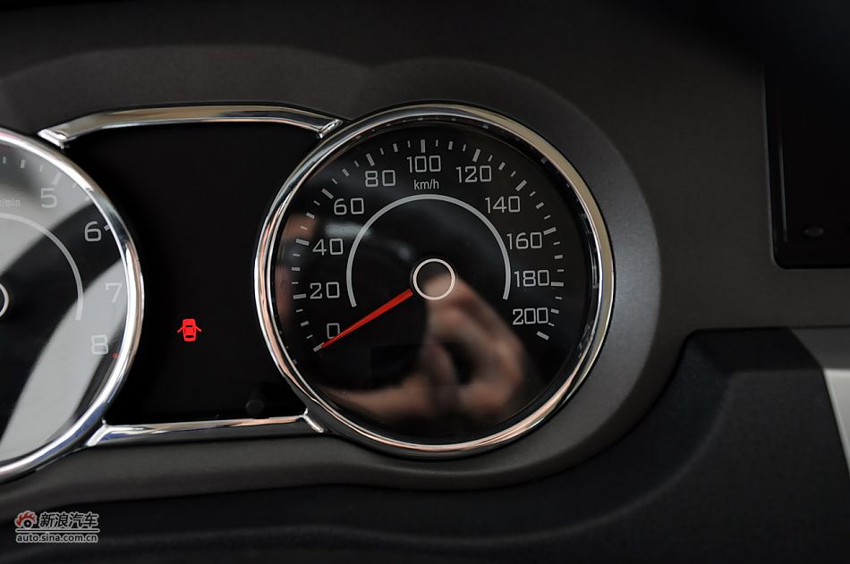 2012款腾翼C30 1.5手动豪华型