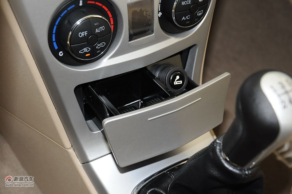 2012款腾翼C30 1.5手动豪华型