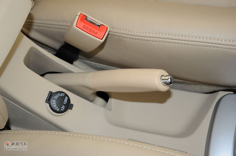 2012款腾翼C30 1.5手动豪华型
