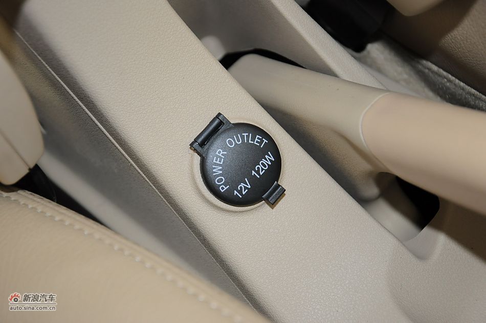 2012款腾翼C30 1.5手动豪华型