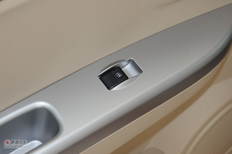 2012款腾翼C30 1.5手动豪华型