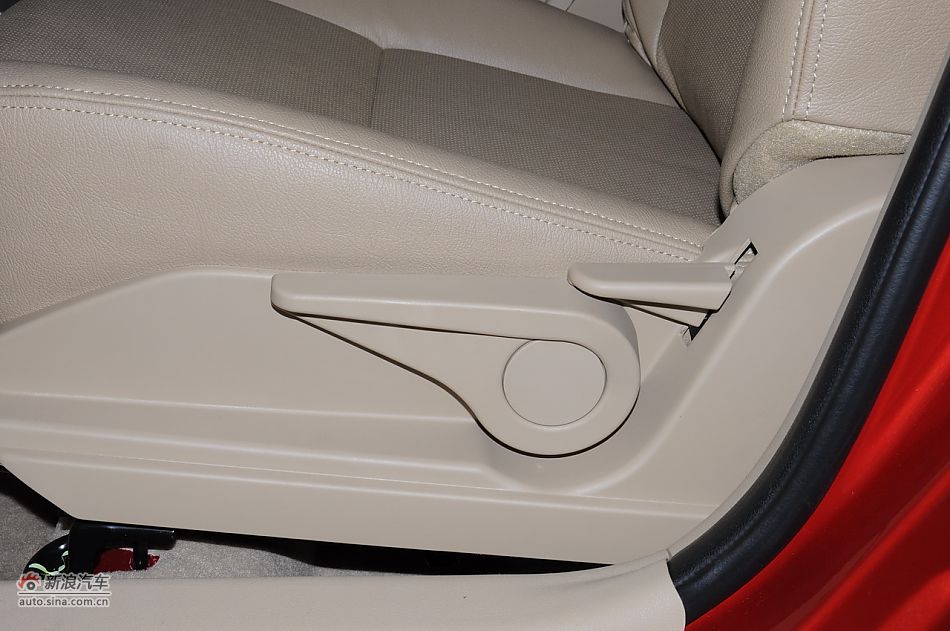 2012款腾翼C30 1.5手动豪华型