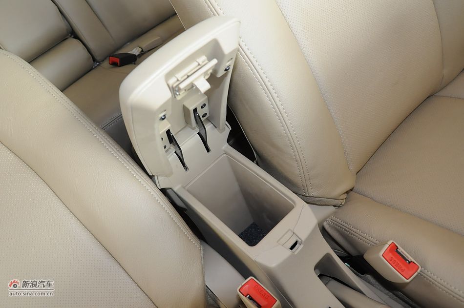 2012款腾翼C30 1.5手动豪华型