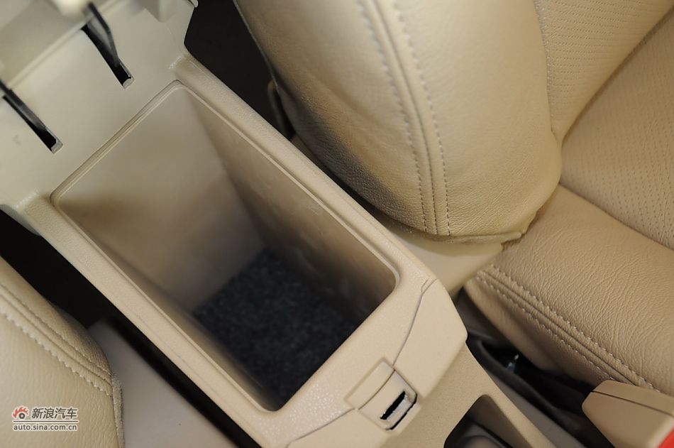 2012款腾翼C30 1.5手动豪华型