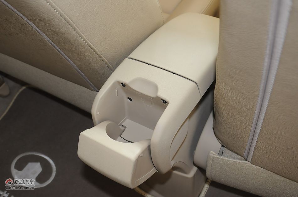 2012款腾翼C30 1.5手动豪华型