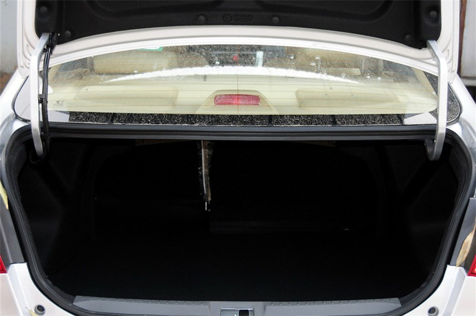 长城C30 2013款 1.5L MT 舒适型 空间